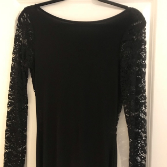Black spandex gown with low back and lace sleeves - Picture 2 of 7